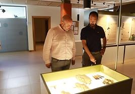 Miguel Diez y Marcos da Rocha, en el Centro de Recuperación de Fauna Silvestre.