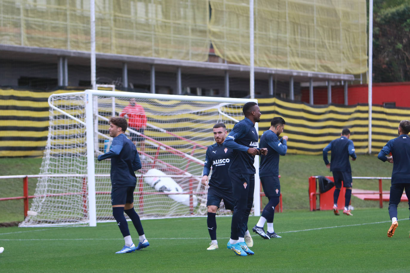 Entrenamiento del Sporting de Gijón (03/10/2023)