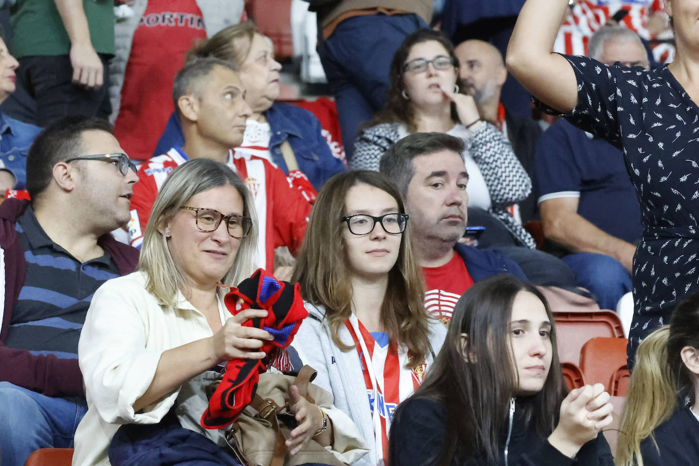 ¿Estuviste en el Sporting - Elche? ¡Búscate!