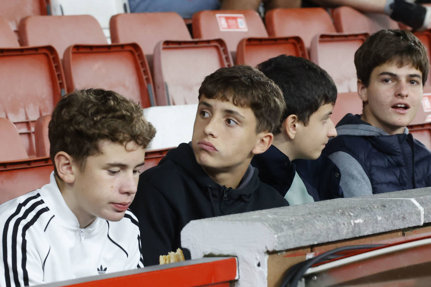 ¿Estuviste en el Sporting - Elche? ¡Búscate!