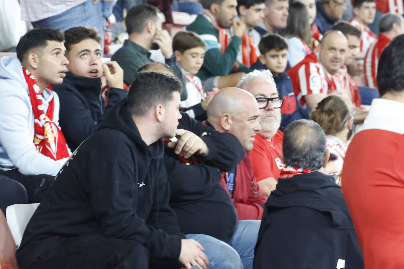 ¿Estuviste en el Sporting - Elche? ¡Búscate!