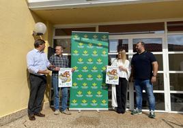 Javier Nievas, Adriano Mones, Sonia de Santiago y Saúl Bastián presentan el congreso en Sariego.