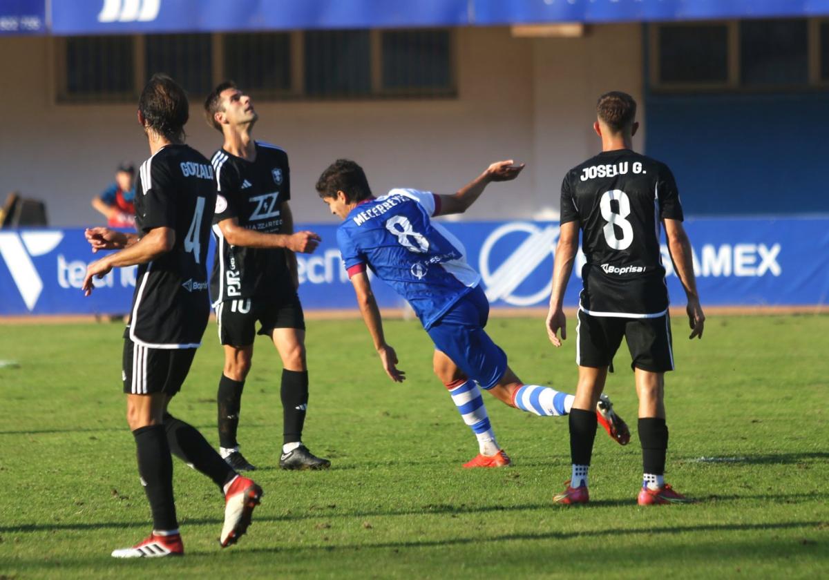 Nada más hacer el gol, Mecerreyes salió disparado hacia su campo.