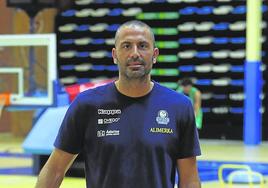 El técnico Javi Rodríguez afronta desde mañana su segunda etapa en el banquillo del Oviedo Baloncesto.