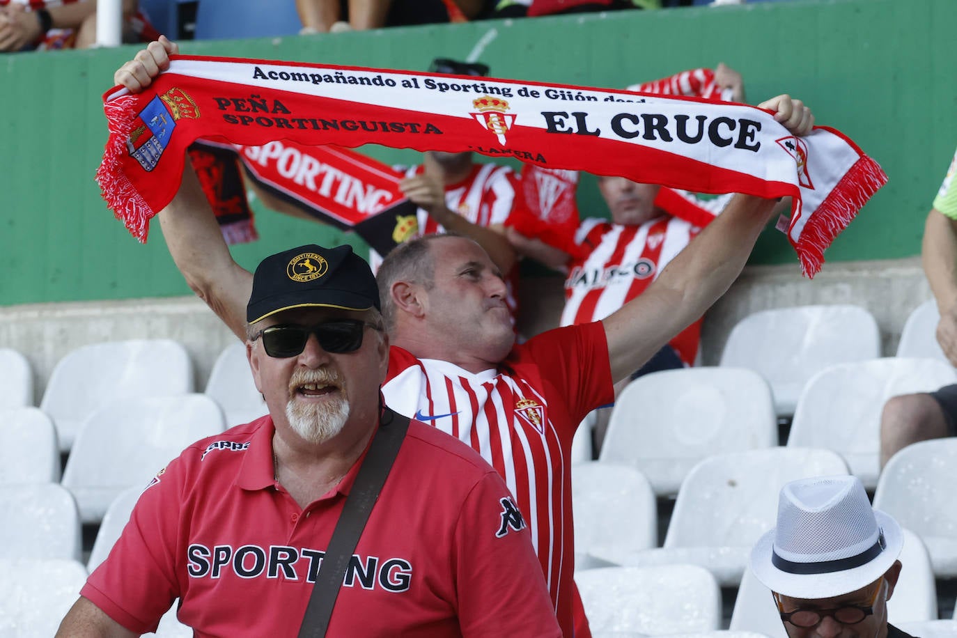 ¿Estuviste en el Racing de Santander - Sporting? ¡Búscate en las fotos de El Sardinero!