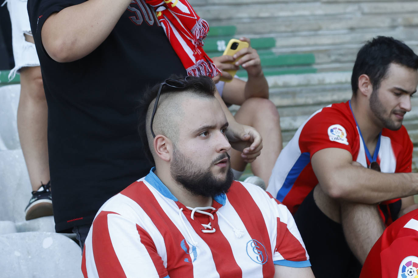 ¿Estuviste en el Racing de Santander - Sporting? ¡Búscate en las fotos de El Sardinero!