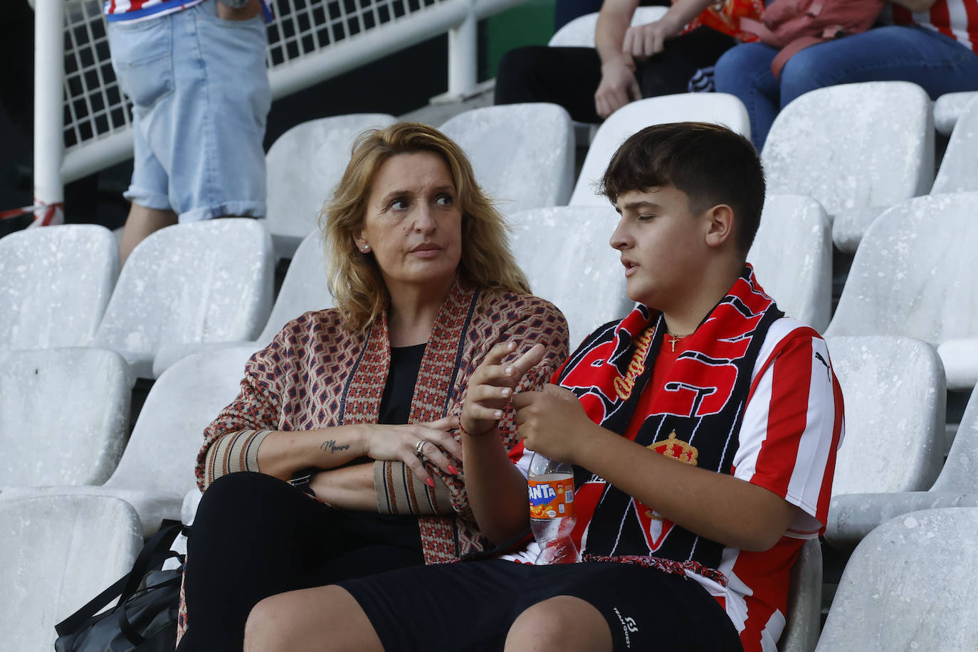 ¿Estuviste en el Racing de Santander - Sporting? ¡Búscate en las fotos de El Sardinero!