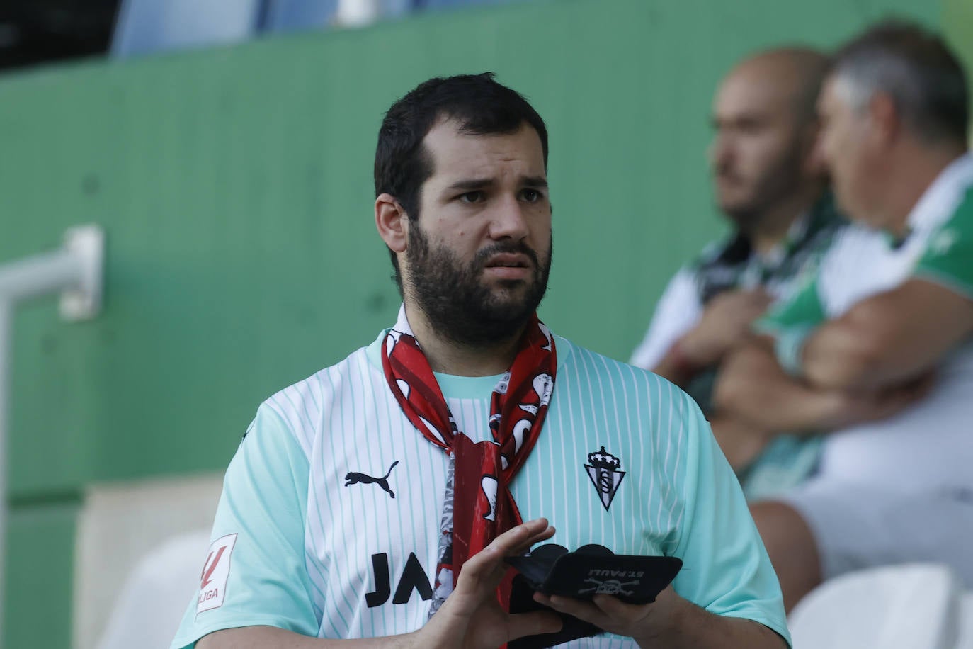 ¿Estuviste en el Racing de Santander - Sporting? ¡Búscate en las fotos de El Sardinero!