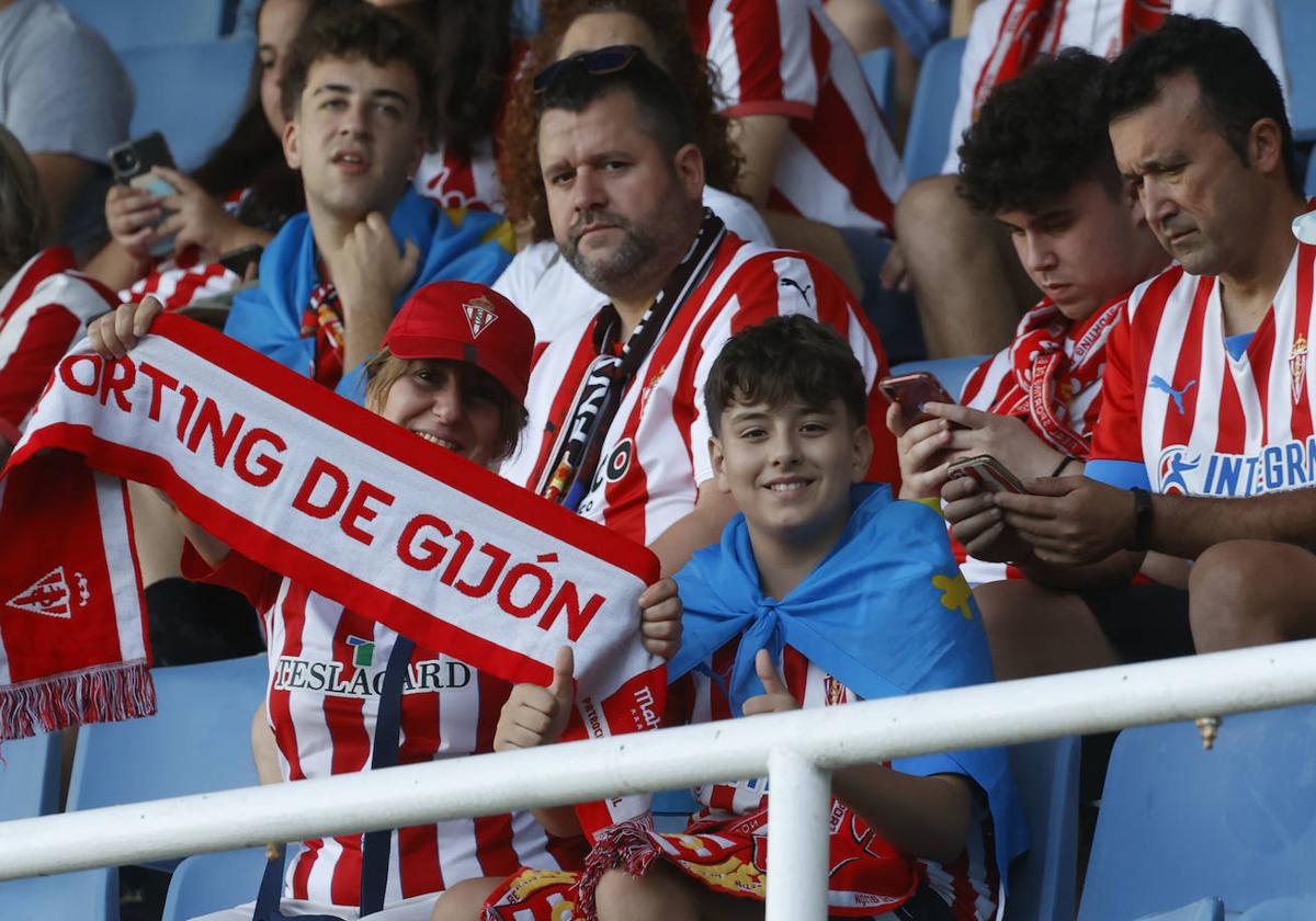 ¿Estuviste en el Racing de Santander - Sporting? ¡Búscate en las fotos de El Sardinero!