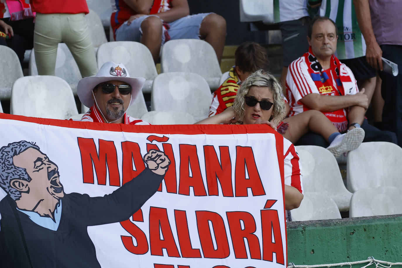 ¿Estuviste en el Racing de Santander - Sporting? ¡Búscate en las fotos de El Sardinero!