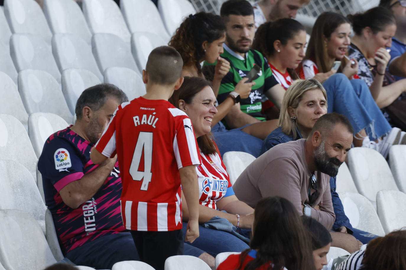 ¿Estuviste en el Racing de Santander - Sporting? ¡Búscate en las fotos de El Sardinero!