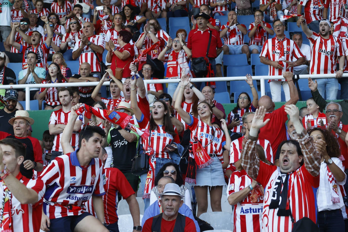 ¿Estuviste en el Racing de Santander - Sporting? ¡Búscate en las fotos de El Sardinero!