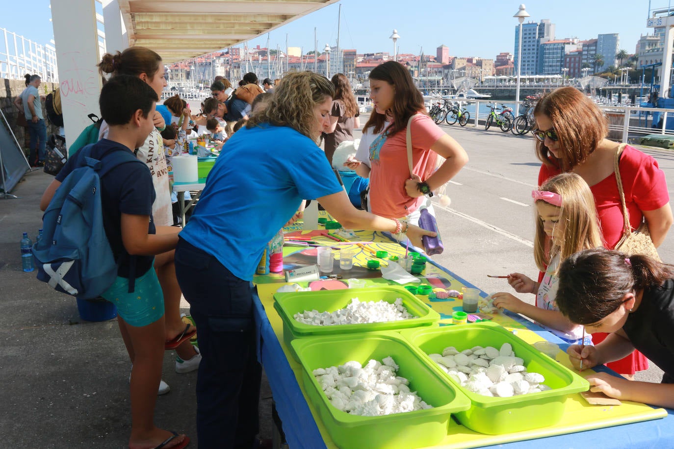 Lo que se esconde bajo el mar en el Puerto Deportivo gijonés