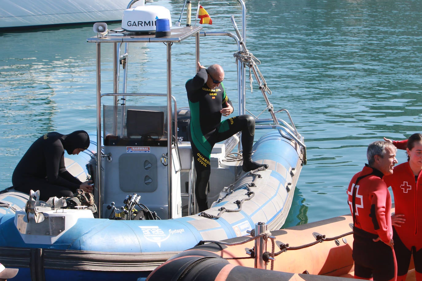 Lo que se esconde bajo el mar en el Puerto Deportivo gijonés