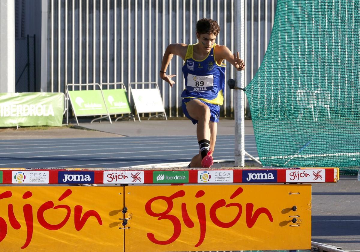 Sergio Morales, durante la prueba de los 1.500 obstáculos.