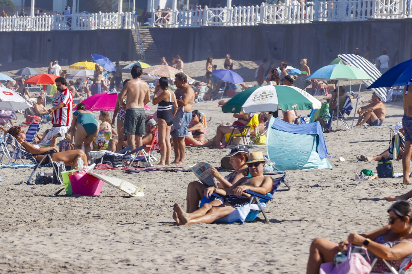 Paseos y playas y terrazas llenas: las imágenes de la jornada de calor en Asturias en pleno octubre
