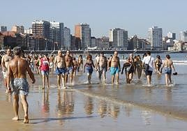 Paseos y playas y terrazas llenas: las imágenes de la jornada de calor en Asturias en pleno octubre
