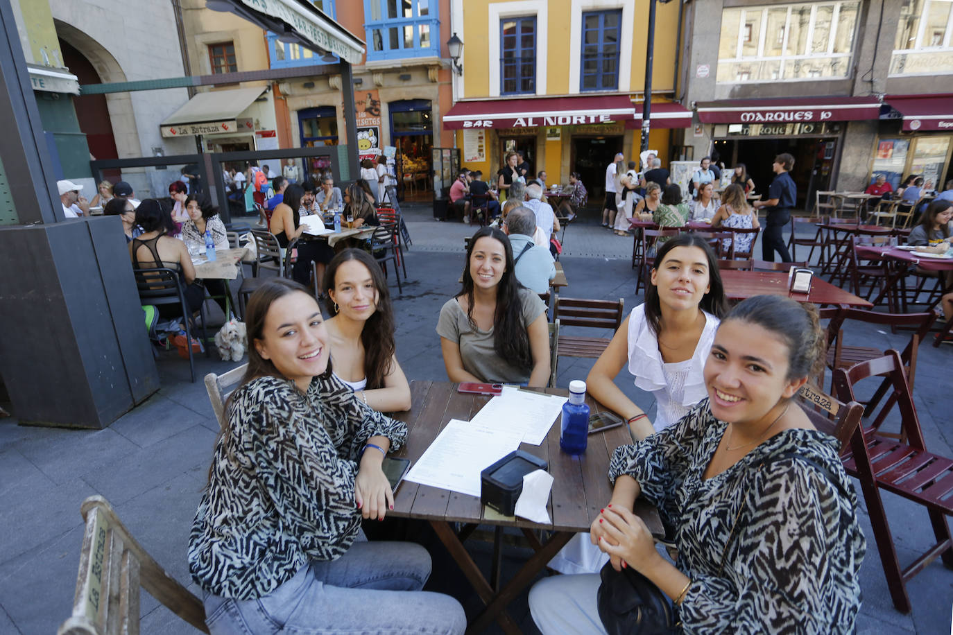 Paseos y playas y terrazas llenas: las imágenes de la jornada de calor en Asturias en pleno octubre