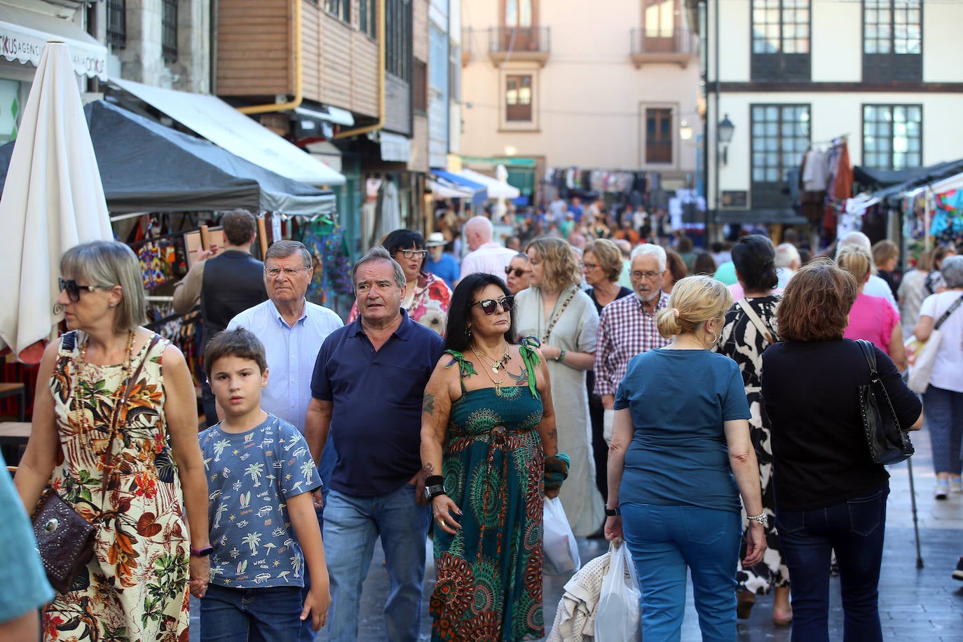 Paseos y playas y terrazas llenas: las imágenes de la jornada de calor en Asturias en pleno octubre