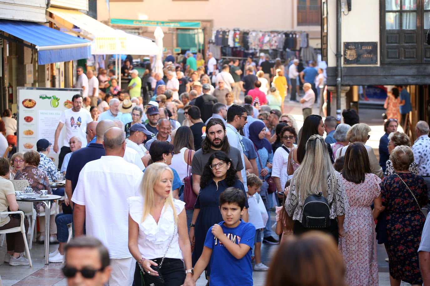 Paseos y playas y terrazas llenas: las imágenes de la jornada de calor en Asturias en pleno octubre