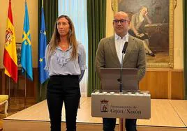 Ángela Pumariega y Jesús Martínez Salvador, en la rueda de prensa tras la junta de gobierno.