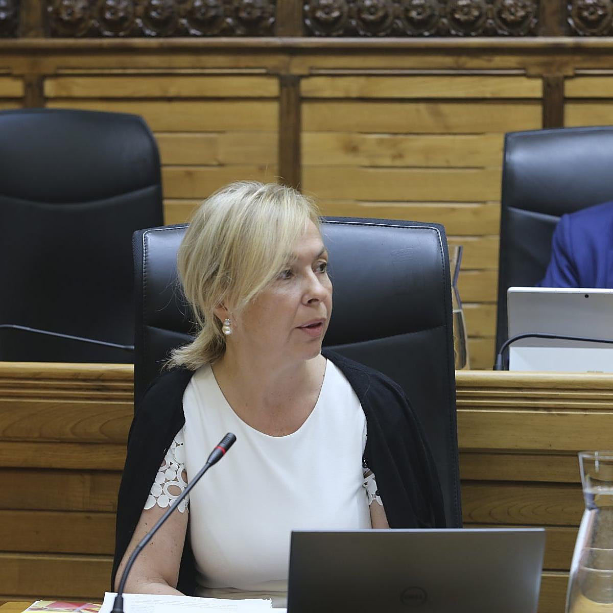 Sara Álvarez Rouco acusa al exedil de ser «una persona sin principios»