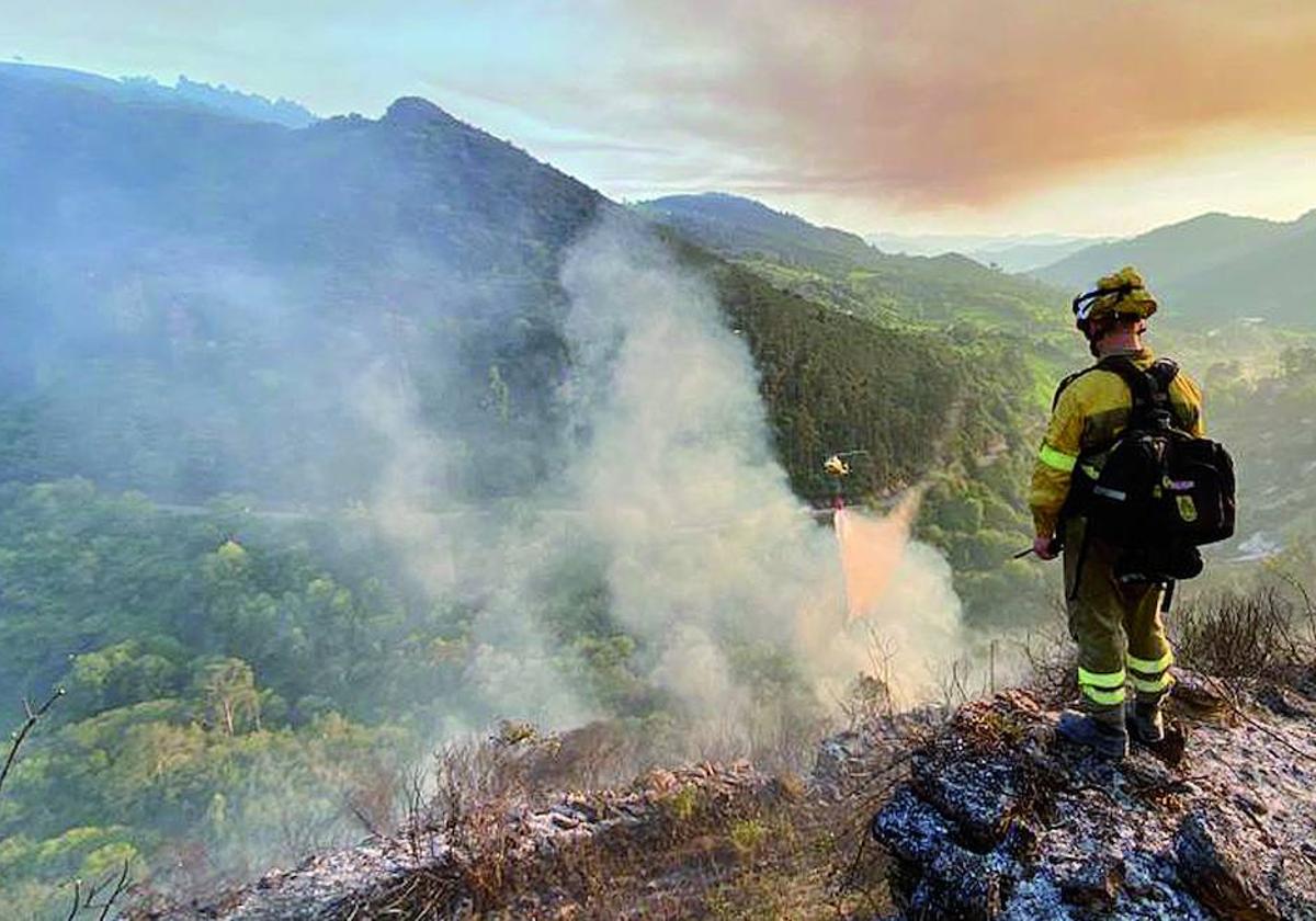 Los incendios vuelven a poner a Asturias en alerta