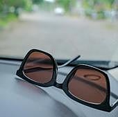 El importante aviso de la DGT sobre las gafas de sol durante la conducción: ¿cuáles están permitidas?