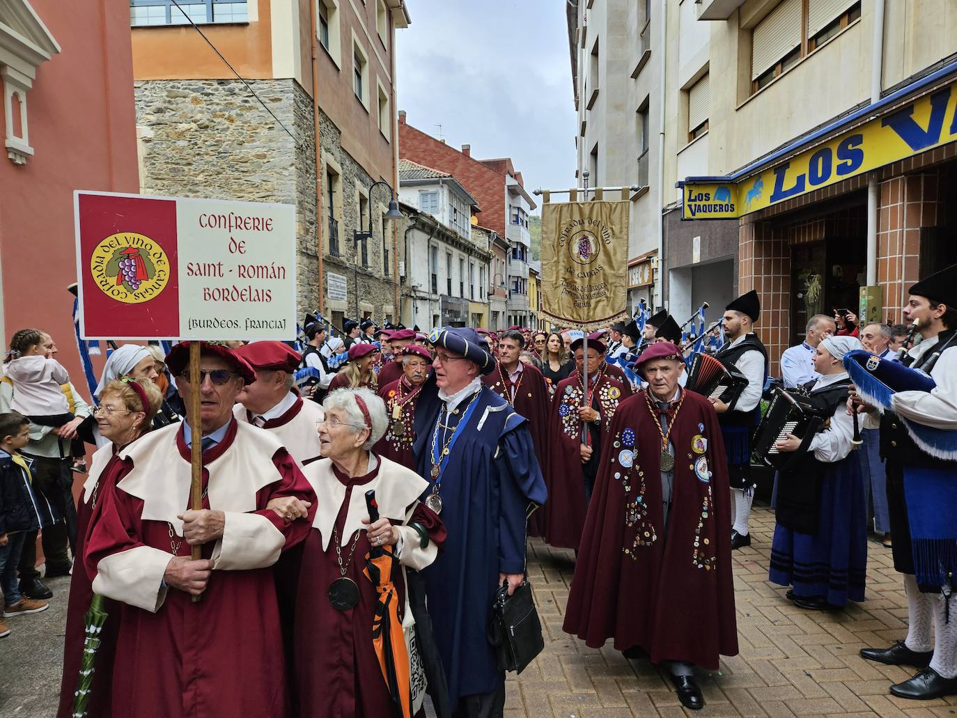 Cangas del Narcea celebra su vendimia a lo grande