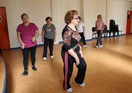 Un grupo de mujeres en una de las clases de gimnasia.