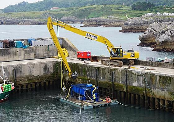 Limpieza de lodos realizada justo antes del verano en Llanes.