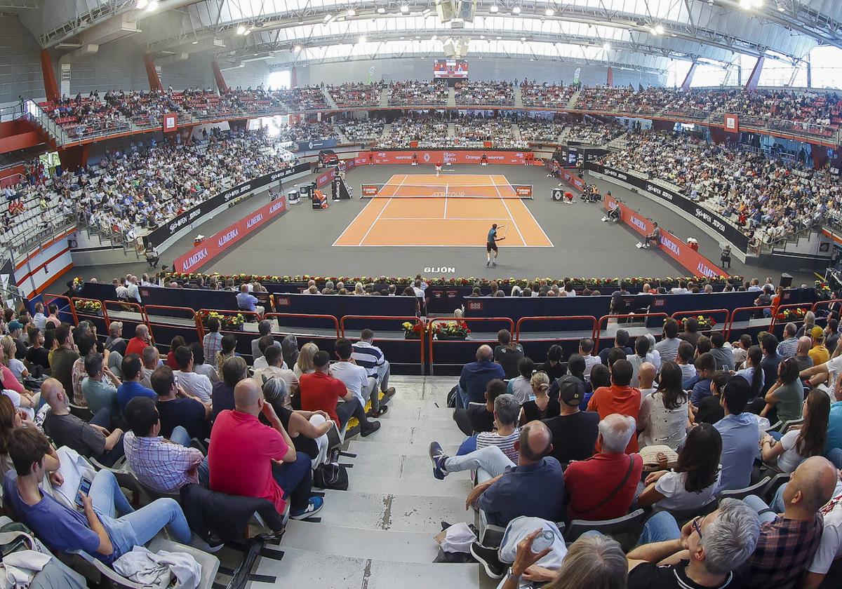 Vista de la pista central del Palacio de Deportes, durante el Gijón Open de 2022.