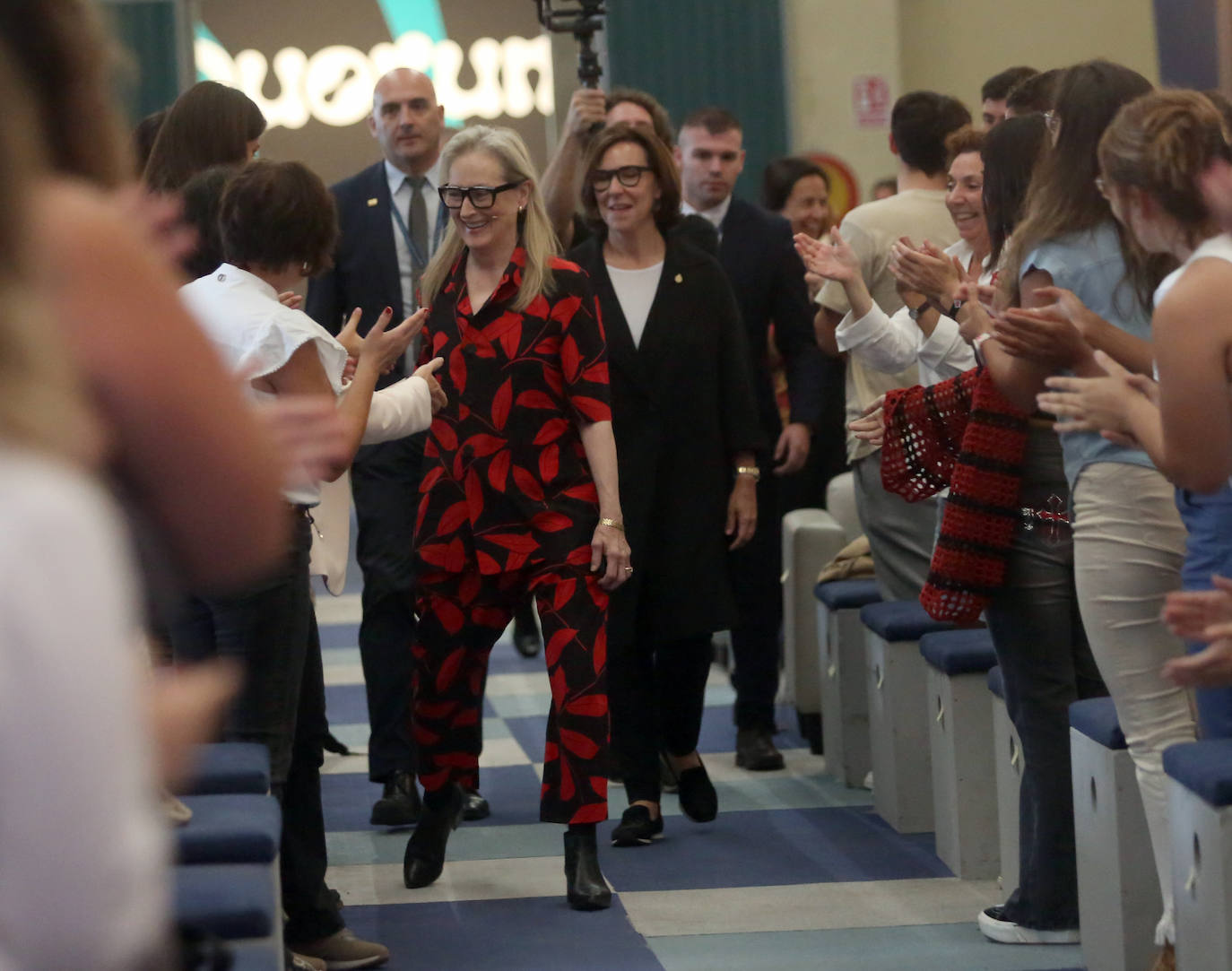 El encuentro de Meryl Streep con alumnos asturianos, en imágenes