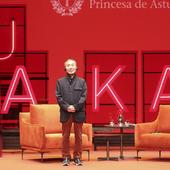 El encuentro en Gijón de Haruki Murakami con clubes de lectura, en fotos