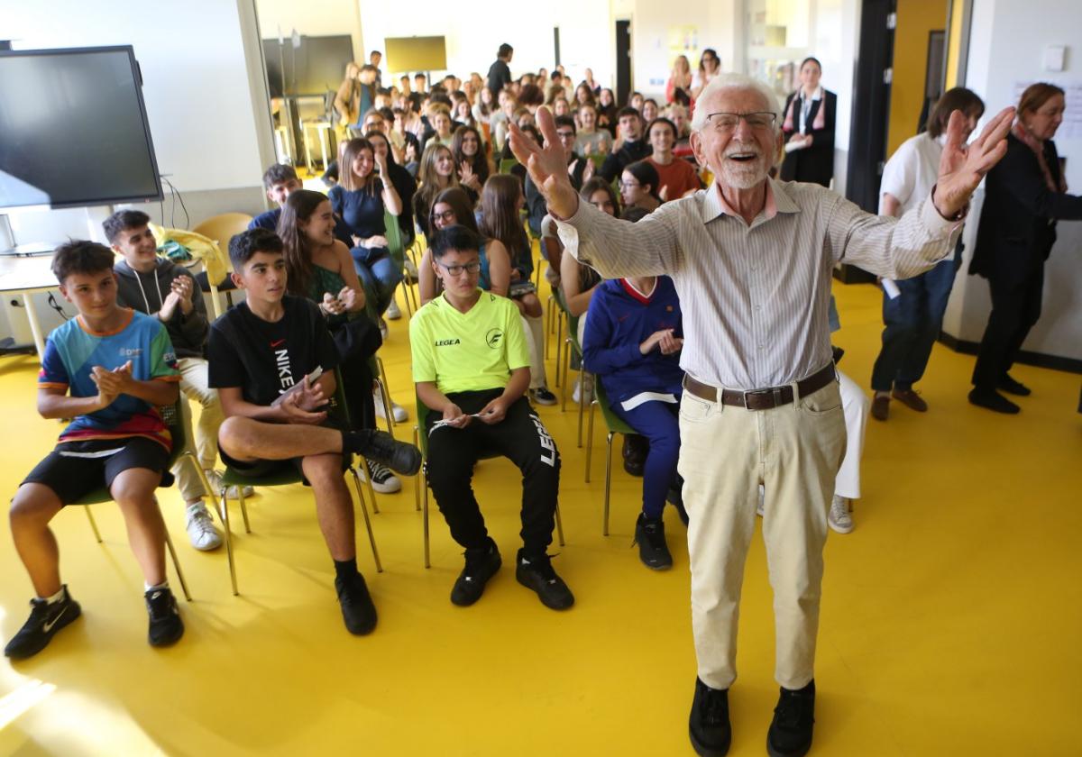 Martin Cooper en La Fresneda con estudiantes