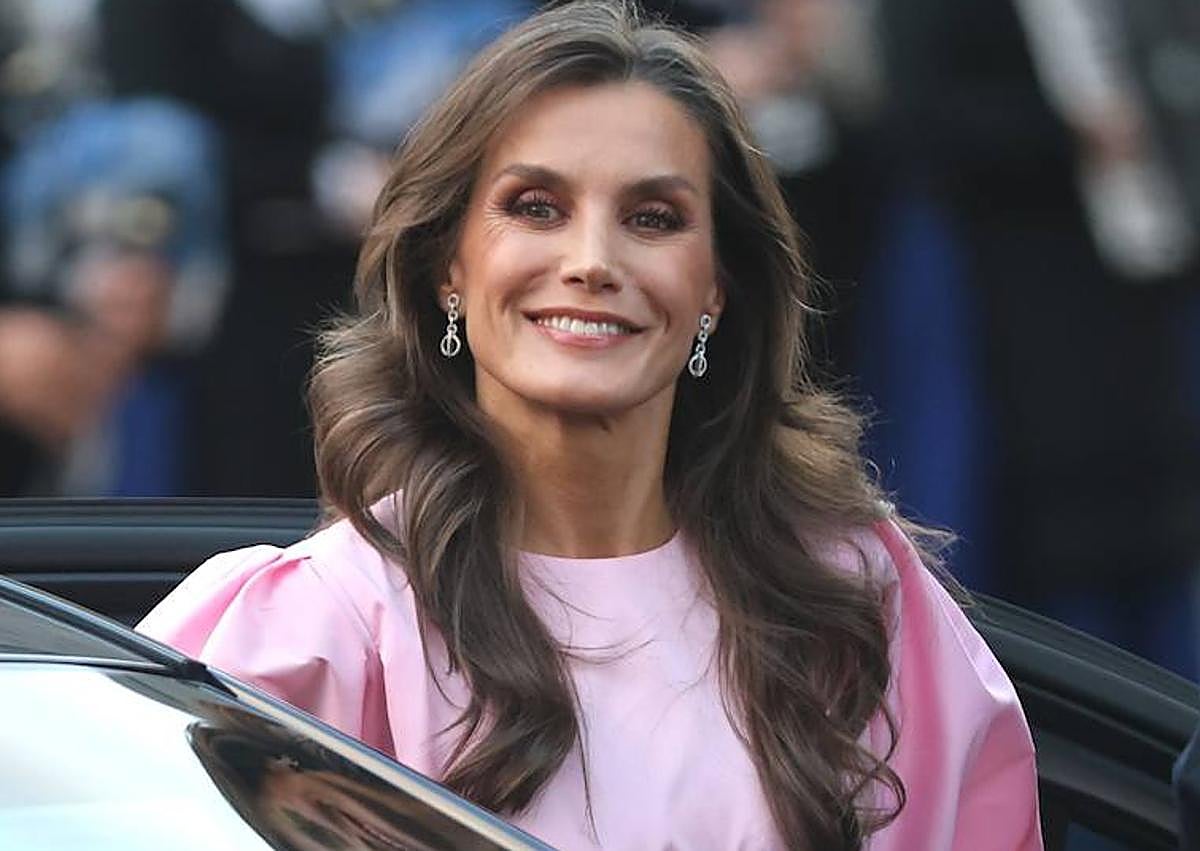 Imagen secundaria 1 - Estilismos reales con el rosa haciendo un guiño al día contra el cáncer de mama