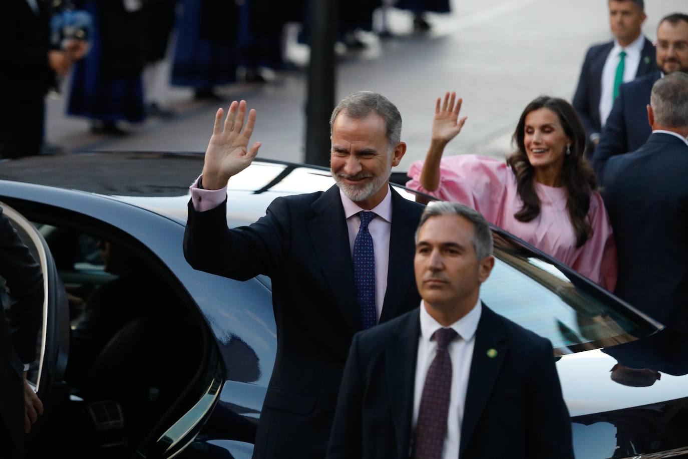 Gran expectación en Oviedo por la llegada de la Familia Real