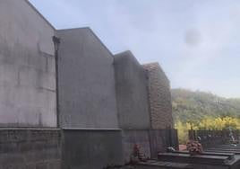 Roban canalones de cobre en el cementerio de Cangas de Onís