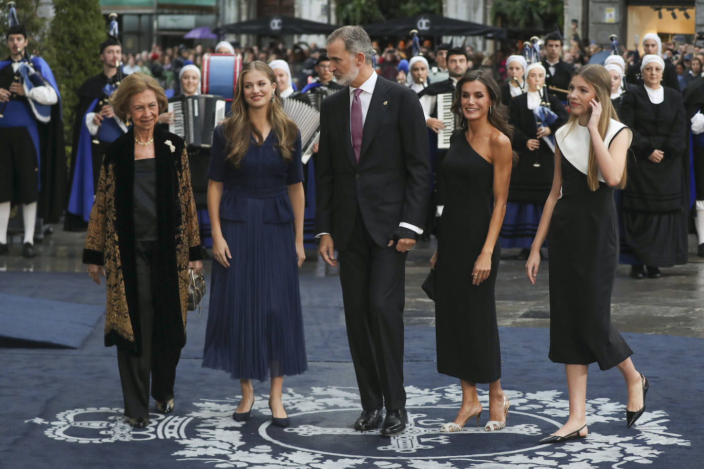 Los estilismos de la Reina Letizia, de Leonor y de Sofía en los Premios Princesa de Asturias