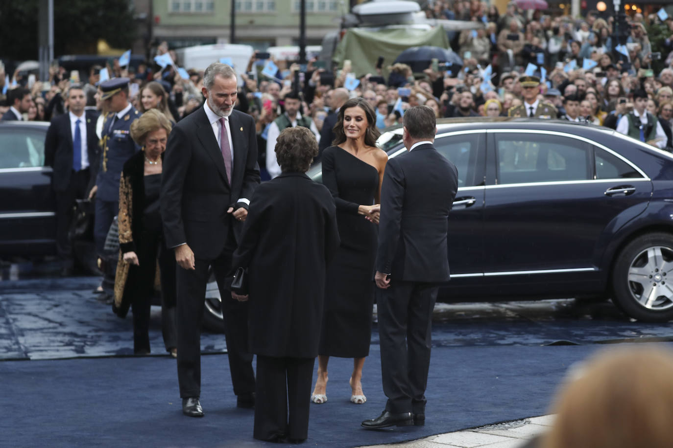 Los estilismos de la Reina Letizia, de Leonor y de Sofía en los Premios Princesa de Asturias