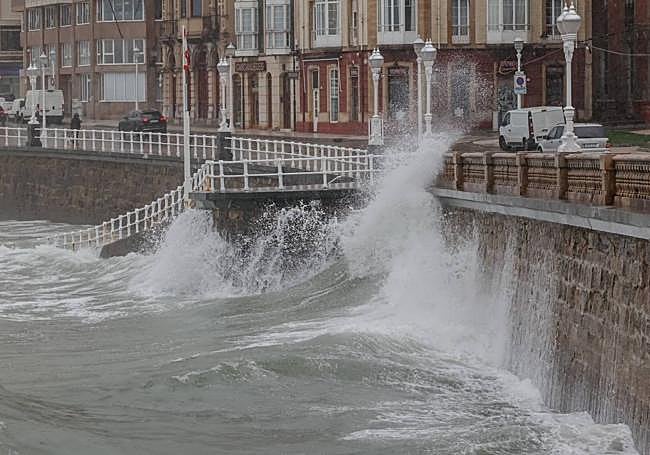 Oleaje en Gijón.