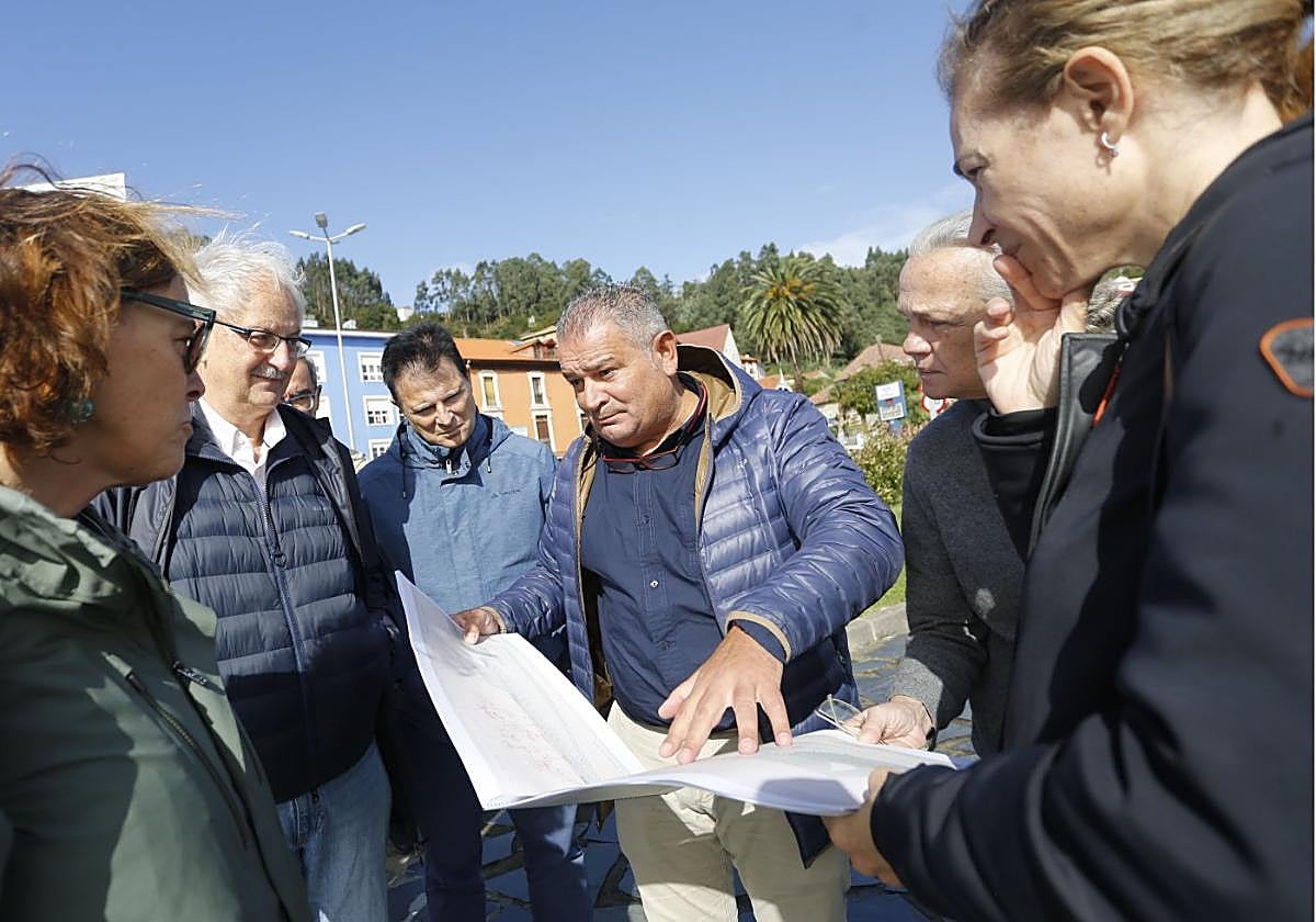 Ayer visitaron la zona los directores generales de Urbanismo y Calidad Ambiental, junto a los alcaldes.