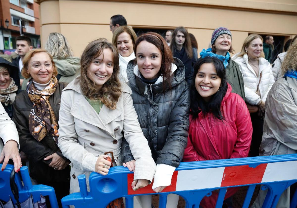 La italiana Yuya, Carlota Bosch y María Claudia Sandoval se conformaron con verla de lejos.