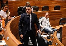 Guillermo Pelaéz, consejero de Hacienda, durante el primer pleno ordinario de la legislatura.