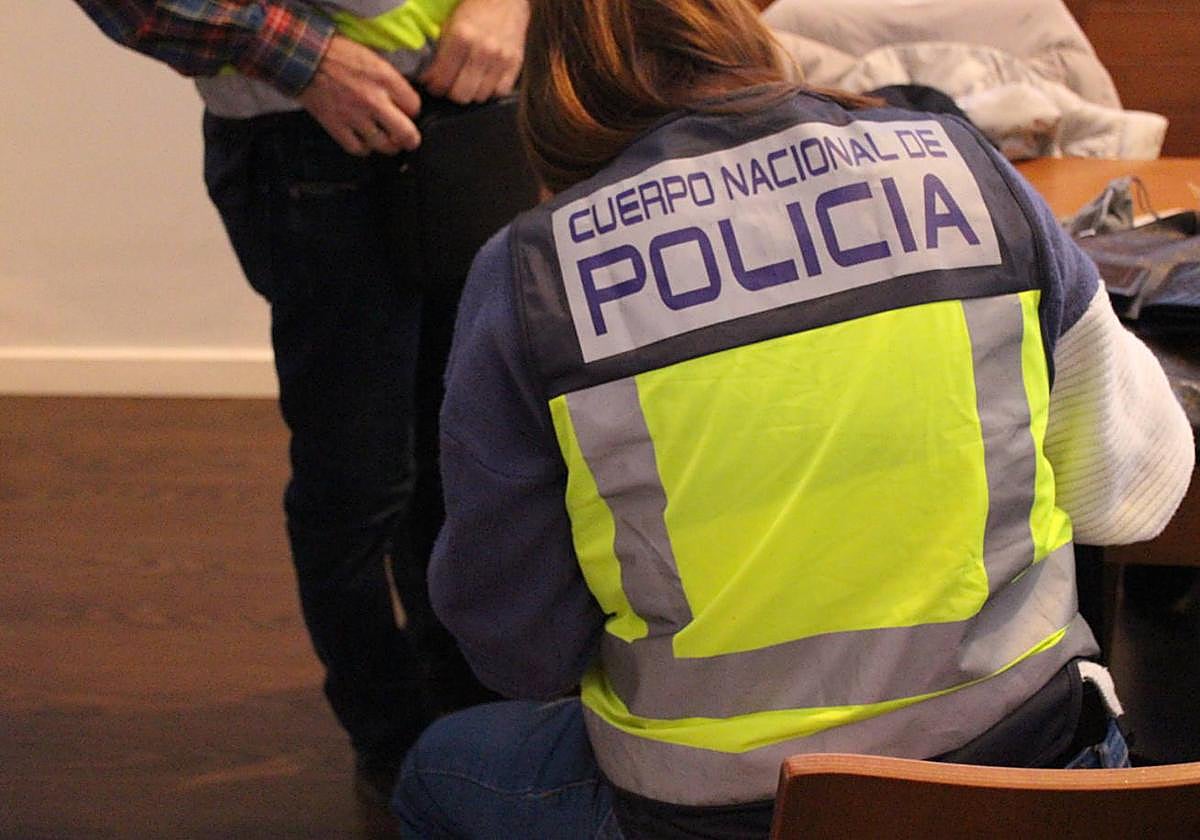 Detienen a una mujer por concertar un matrimonio de conveniencia en Oviedo