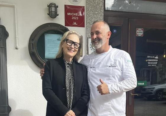 La actriz con el cocinero Jairo López, tras su almuerzo.