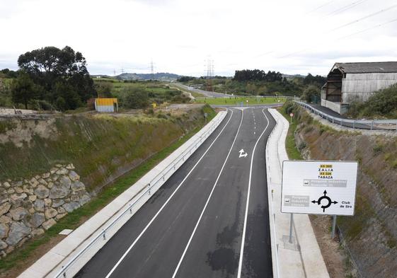 Acceso viario al polígono de la ZALIA, abierto al tráfico en abril.