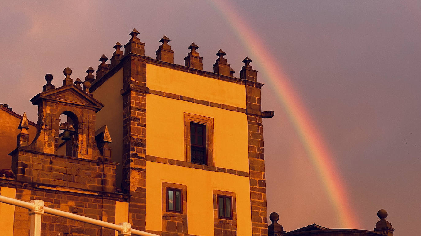 El espectacular arcoíris que dio los buenos días a Gijón