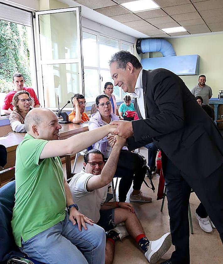 Imagen secundaria 2 - Adolfo Rivas y su sonrisa eterna