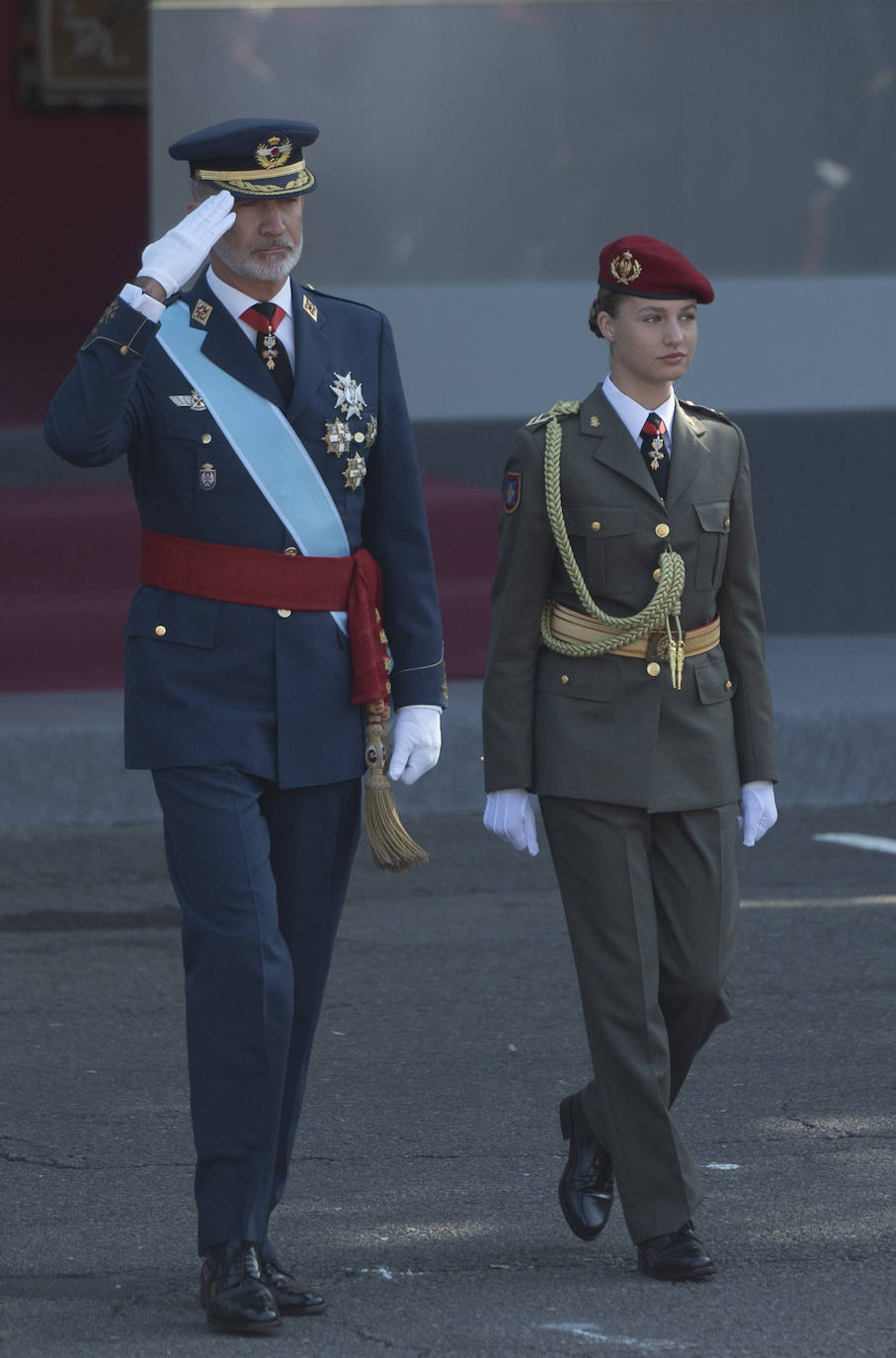 La Princesa Leonor junto al Rey Felipe VI.